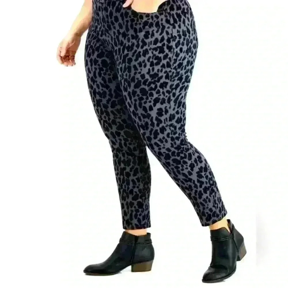 Style & Co animal print skinny jeans 👖
